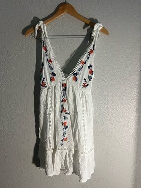 Jessica Simpson (Size Small) 
White Embroidered Tie-Shoulder Sundress